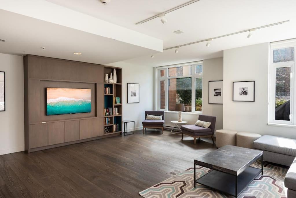 Modern 2 Bedroom Ocean Views Victoria Downtown Free Parking Esterno foto
