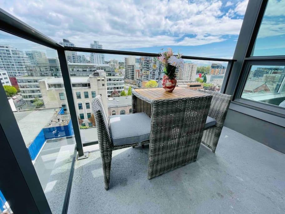 Modern 2 Bedroom Ocean Views Victoria Downtown Free Parking Esterno foto